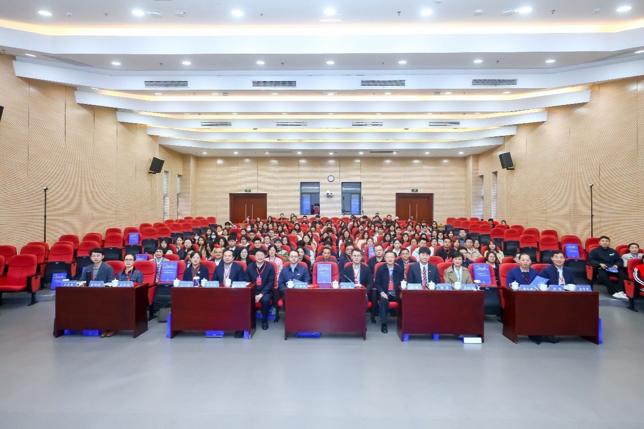 成人抖音
举办2025年江苏省研究生第二届“数字治理、新型工业化与...